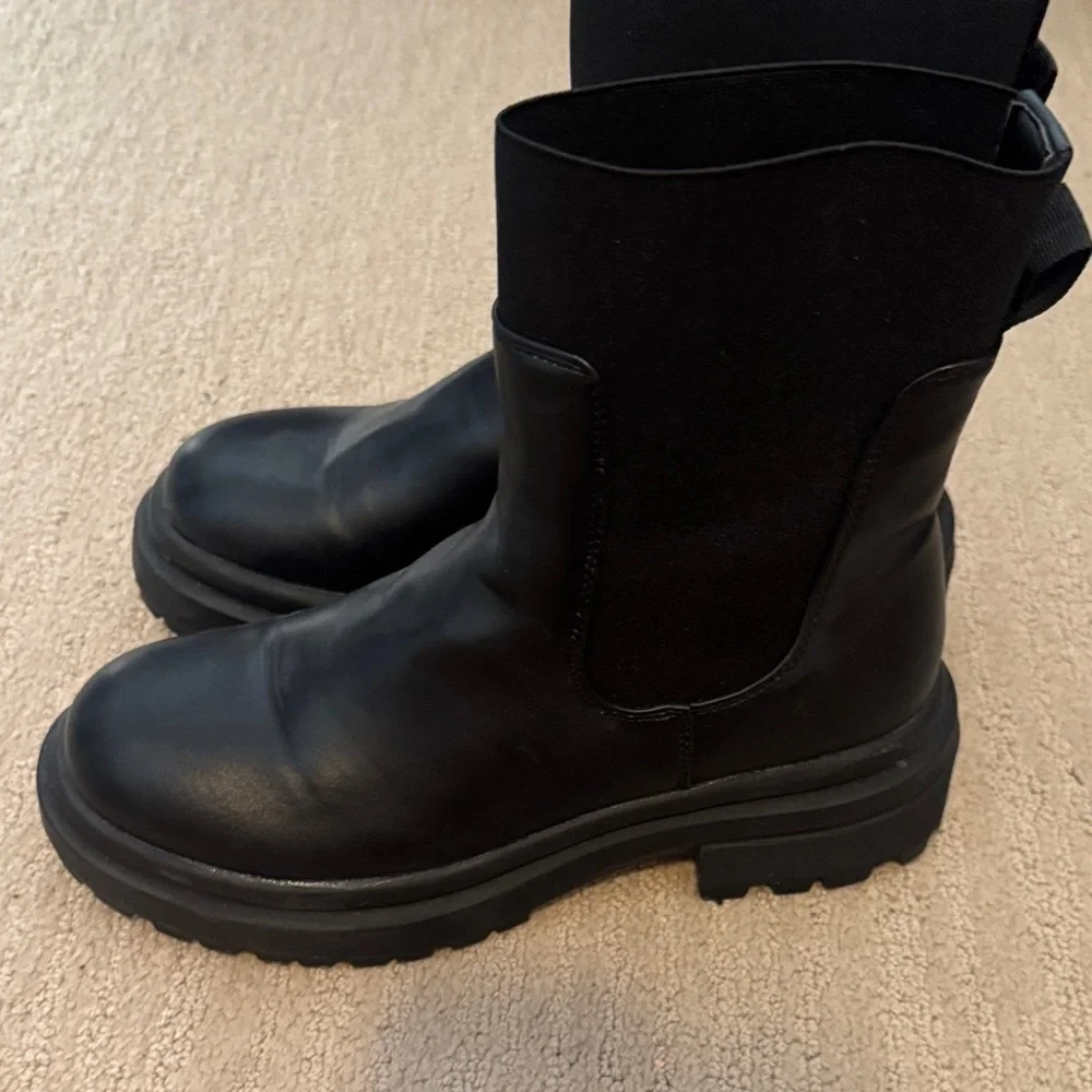 Black Leather Platform Boots. EU 40. Like New!